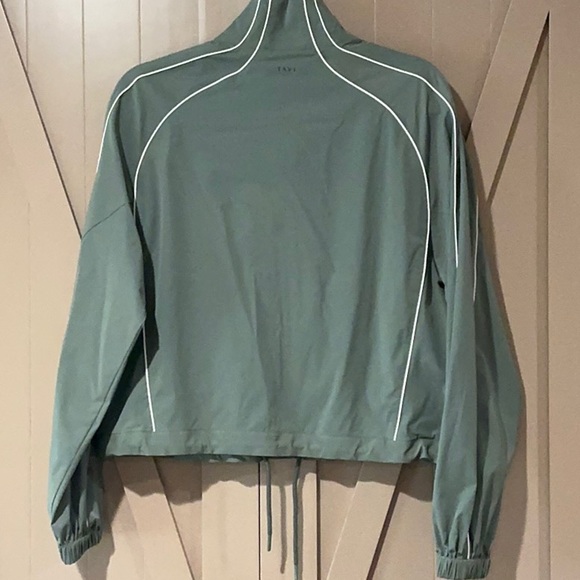 Elegant Sage Utility Jacket for Women - Picture 2 of 4